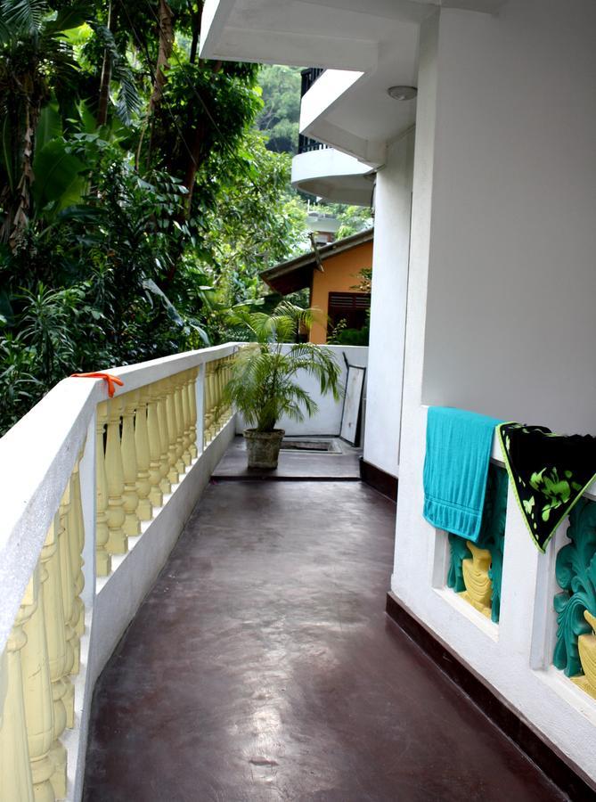 Happy Coconut Hotel Unawatuna Buitenkant foto