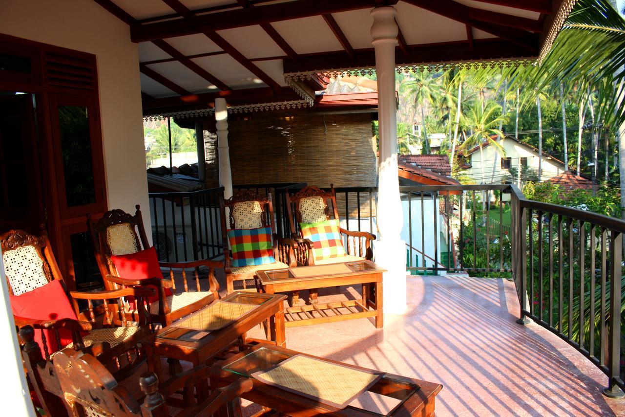 Happy Coconut Hotel Unawatuna Buitenkant foto
