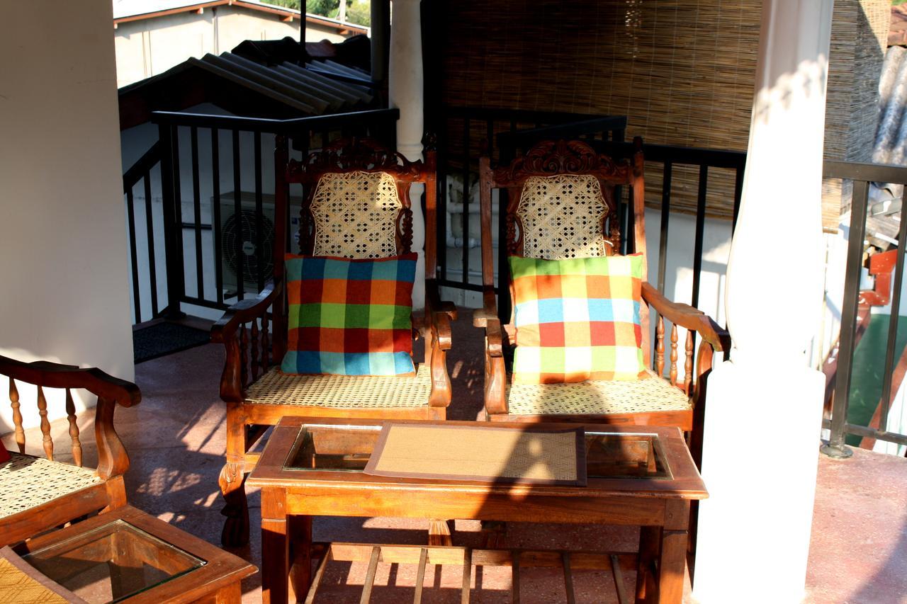Happy Coconut Hotel Unawatuna Buitenkant foto