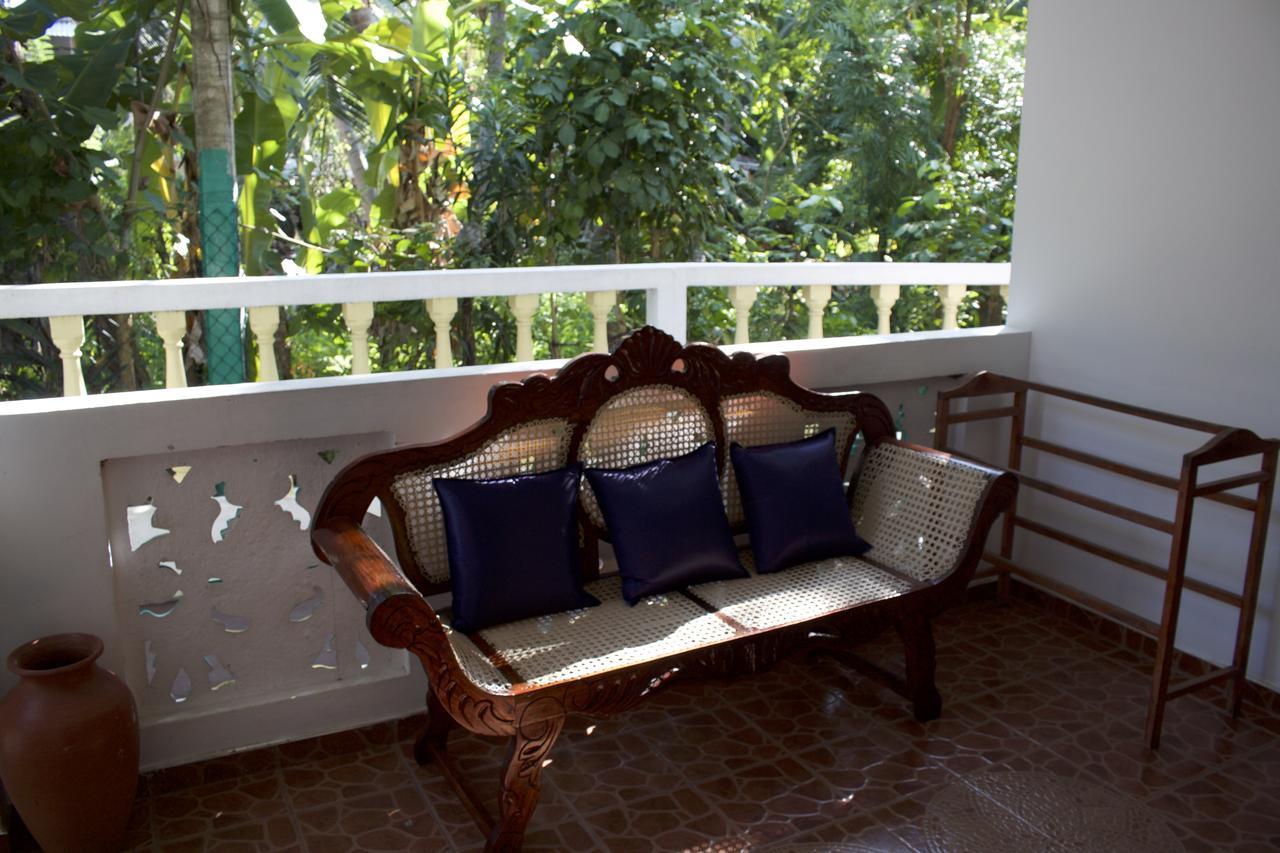 Happy Coconut Hotel Unawatuna Buitenkant foto
